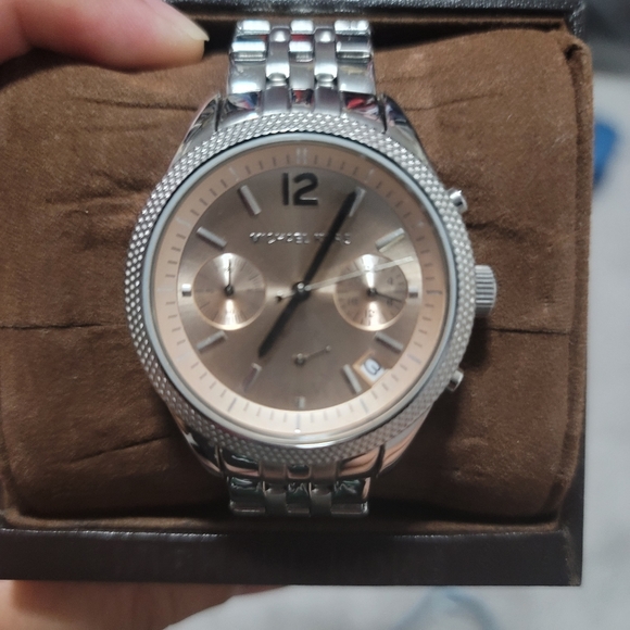 Michael Kors Watch - Picture 4 of 6